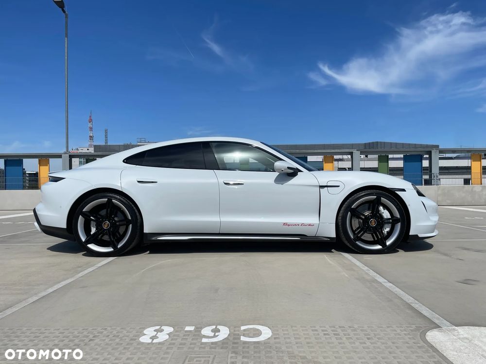 Porsche Taycan Turbo - 8