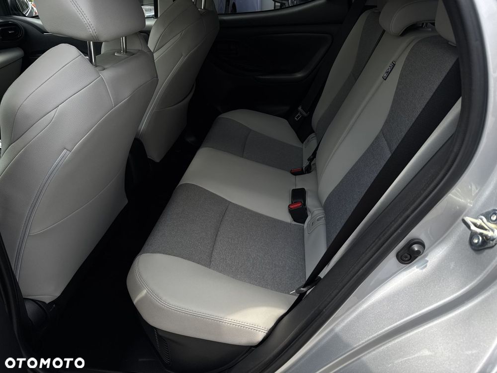 Toyota Yaris - 32