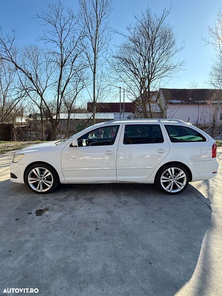 Skoda Octavia Combi 2.0 TDI CR DPF DSG RS - 11