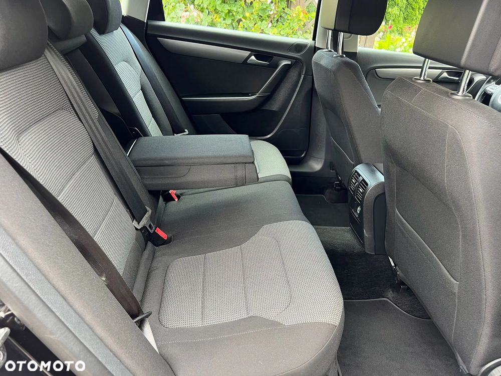 Volkswagen Passat 1.6 TDI Comfortline - 22