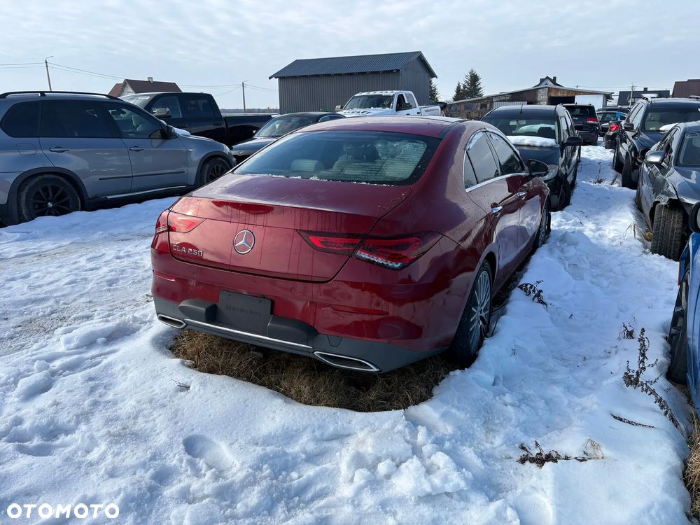 Mercedes-Benz CLA 250 Progressive 7G-DCT - 12