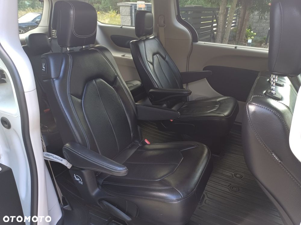 Chrysler Pacifica - 15