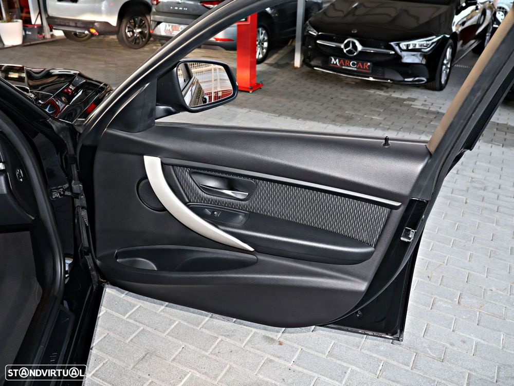BMW 320 d Touring Advantage Auto - 40