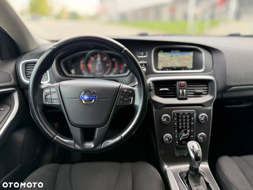 Volvo V40 D4 Geartronic Momentum - 23