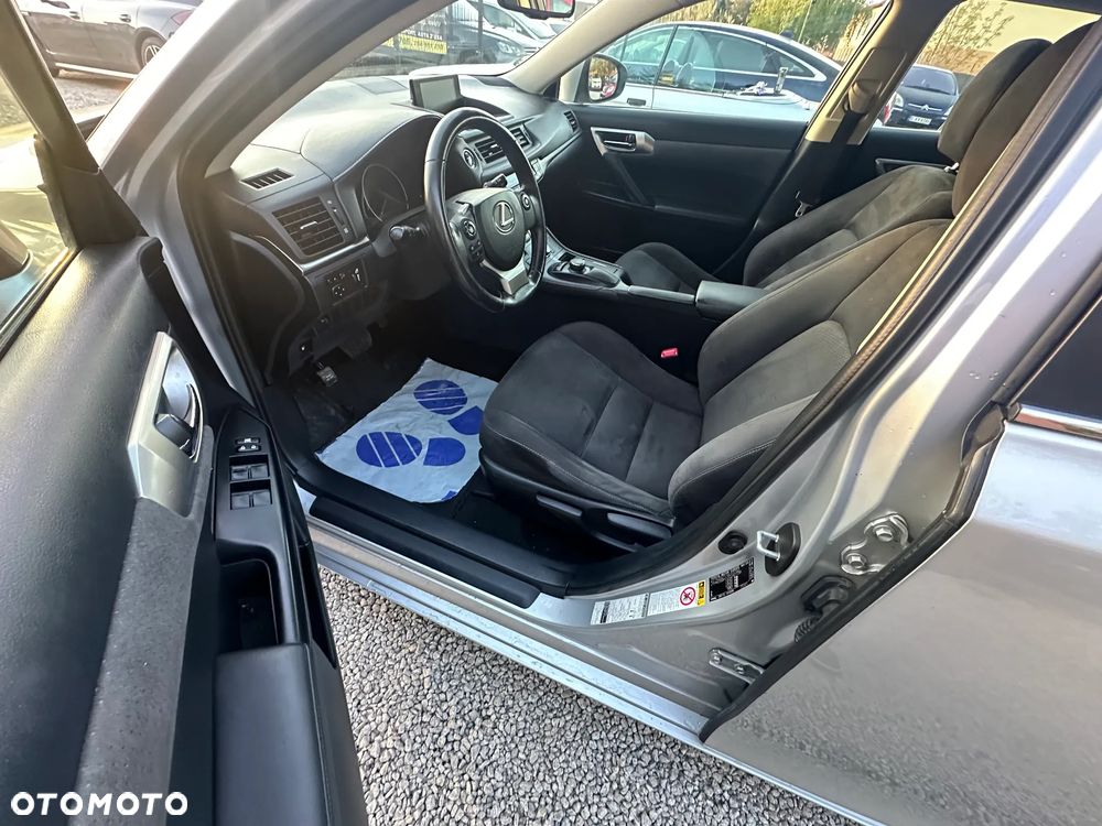 Lexus CT ver-200h - 21