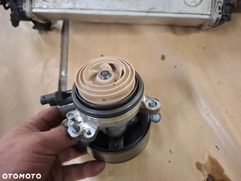 POMPA WODY RANGE ROVER L405 L494 3.0 J6P3-8501-AC - 3