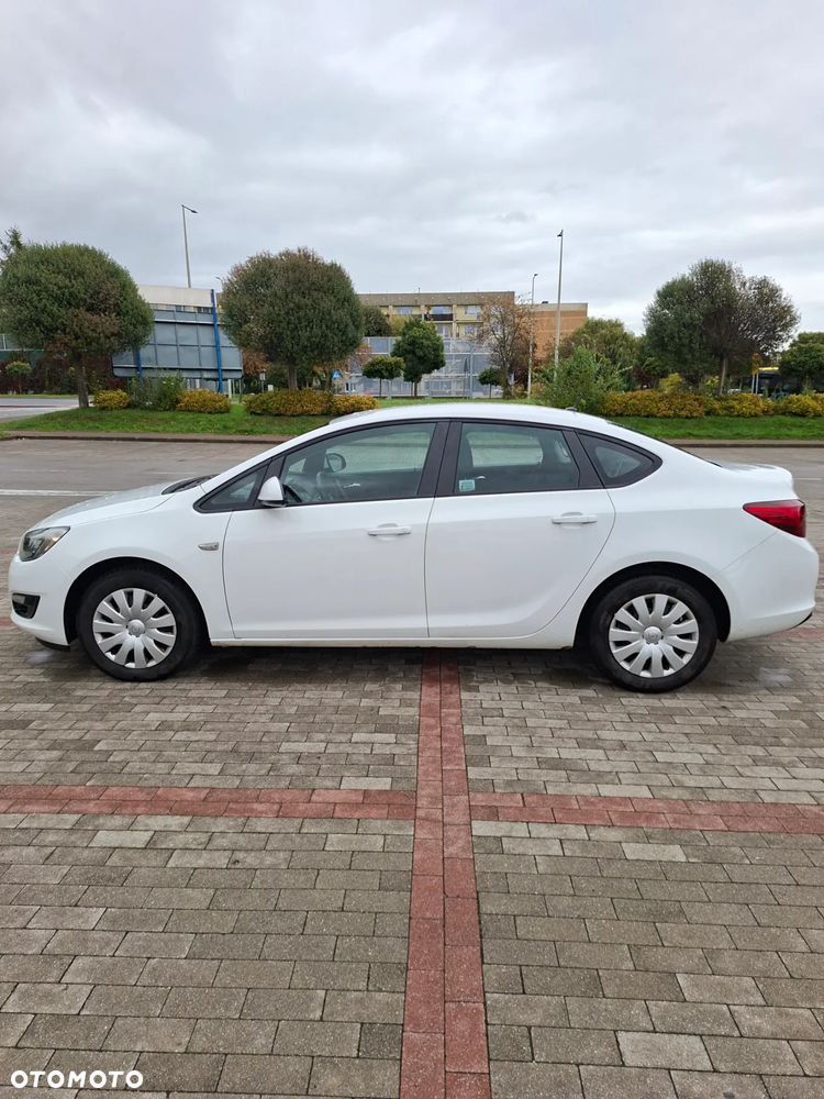Opel Astra V 1.6 CDTI Dynamic S&S - 2