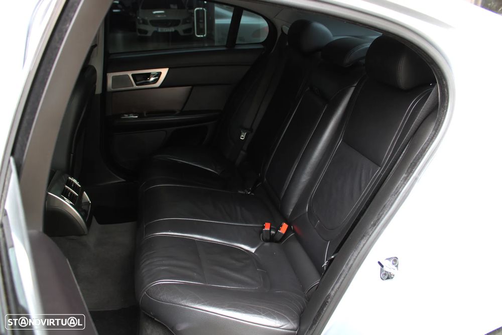 Jaguar XF 2.2 - 8