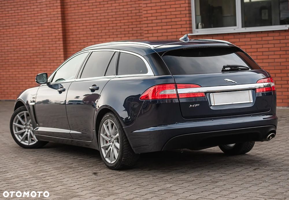 Jaguar XF 2.2 D Luxury - 9