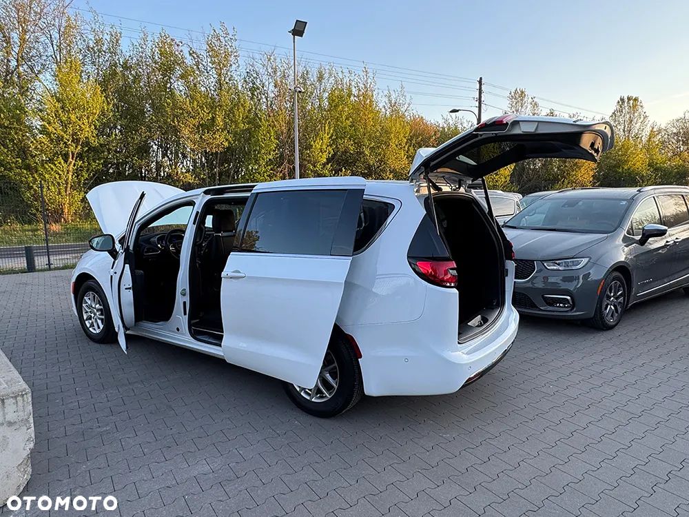 Chrysler Pacifica - 23