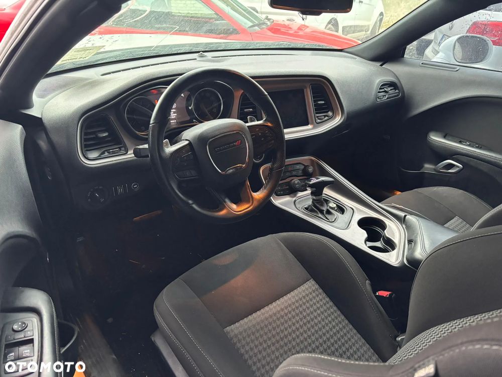 Dodge Challenger - 2