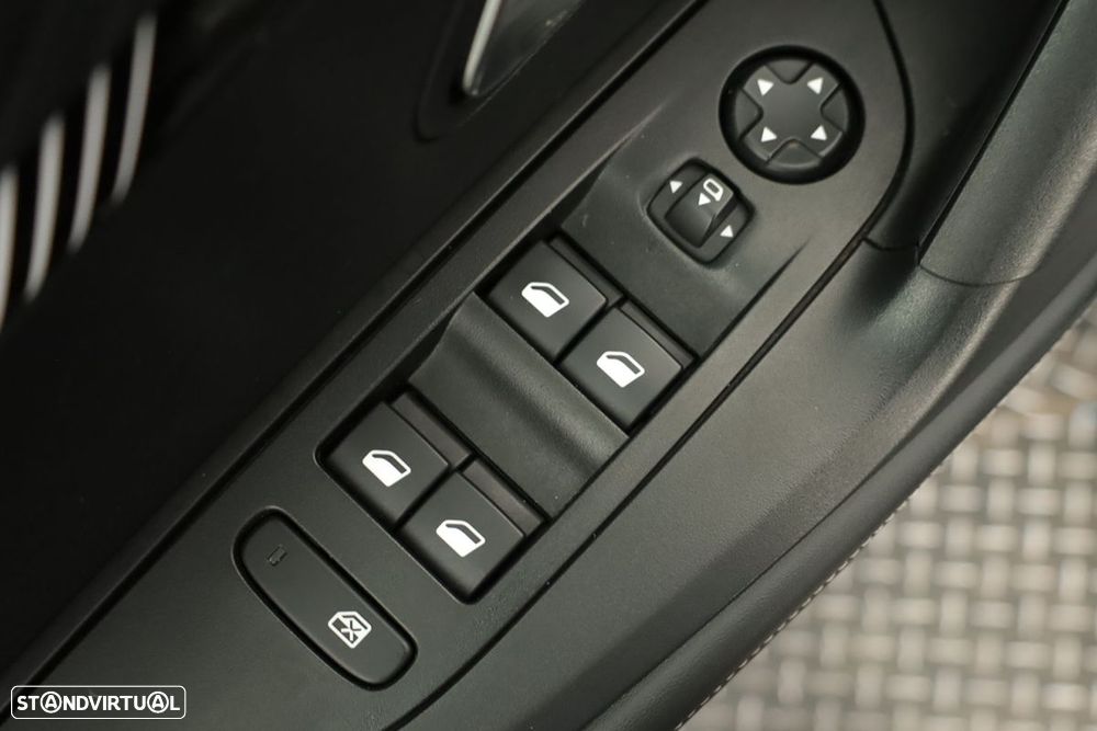 Peugeot 2008 1.2 PureTech Allure EAT8 - 21