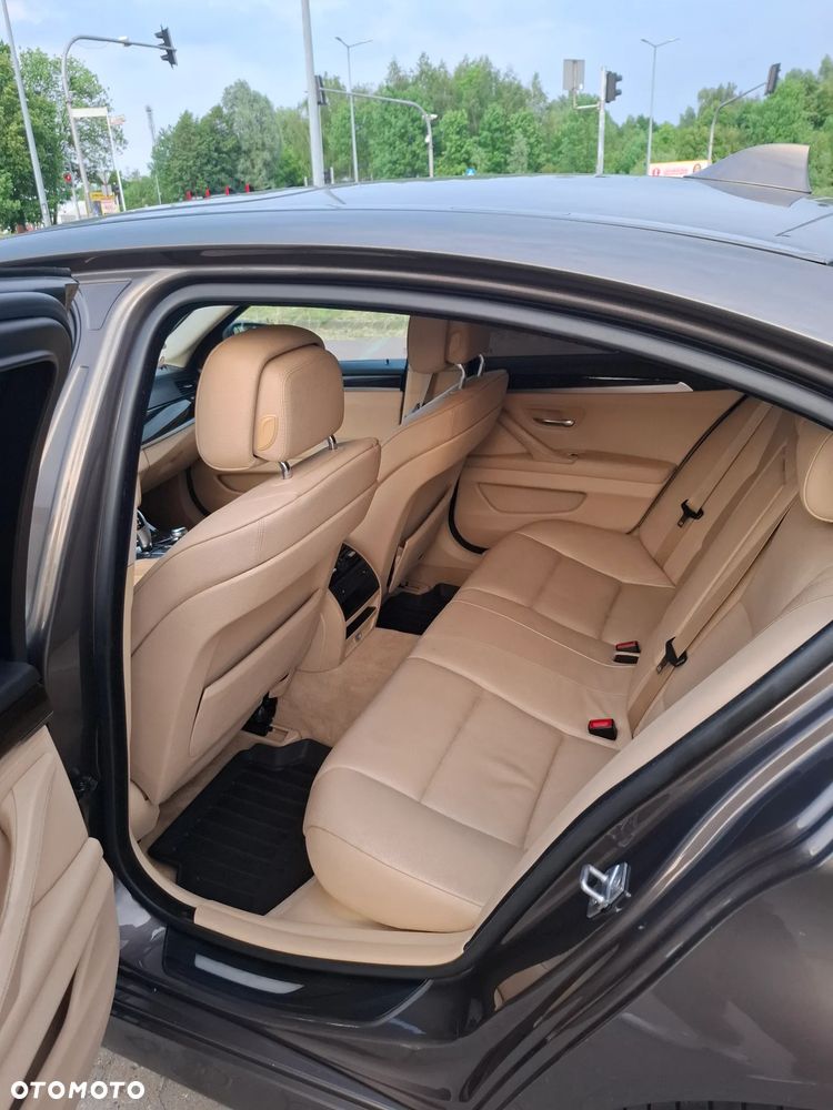 BMW Seria 5 528i - 11