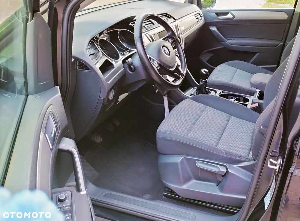 Volkswagen Touran - 17