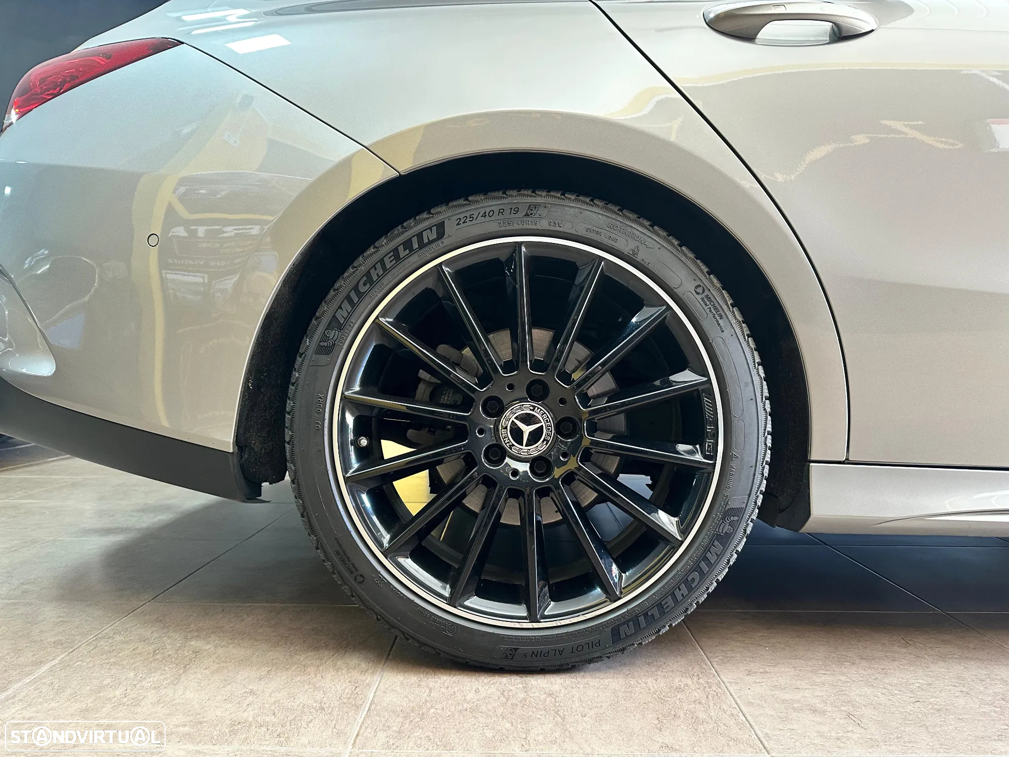 Mercedes-Benz CLA 180 d Shooting Brake 7G-DCT AMG Line - 13