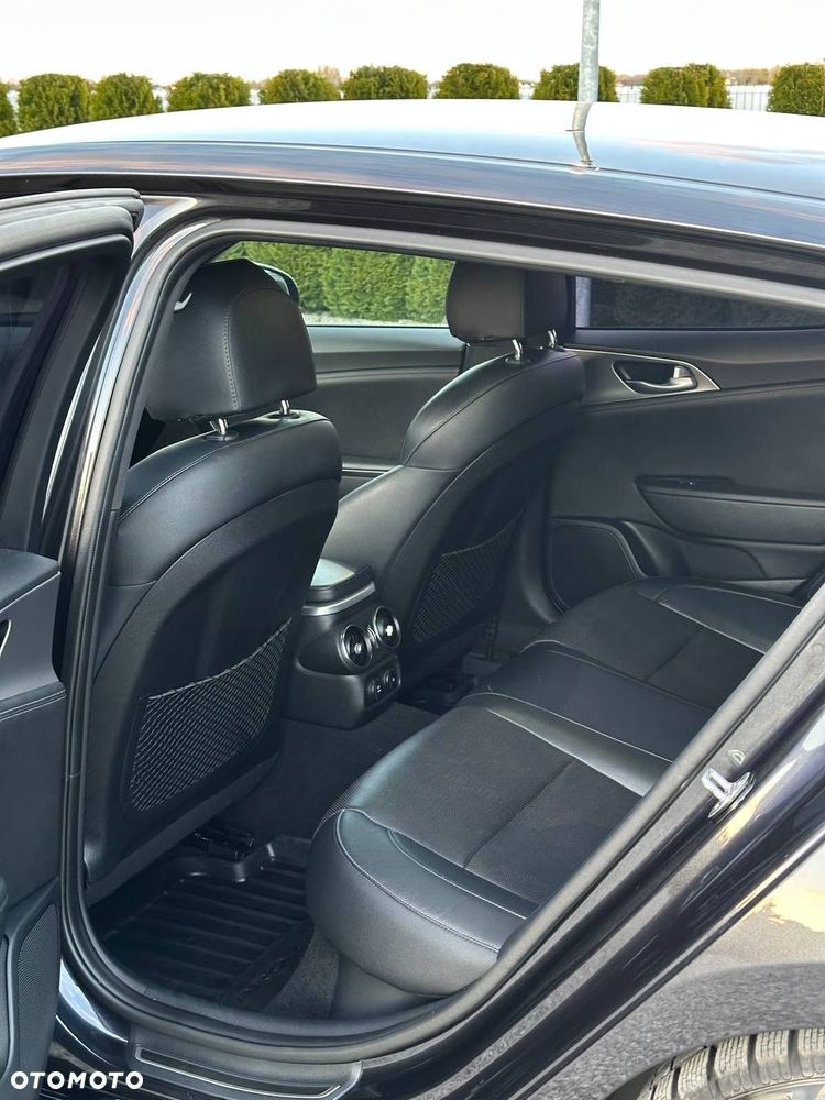 Kia Stinger - 10