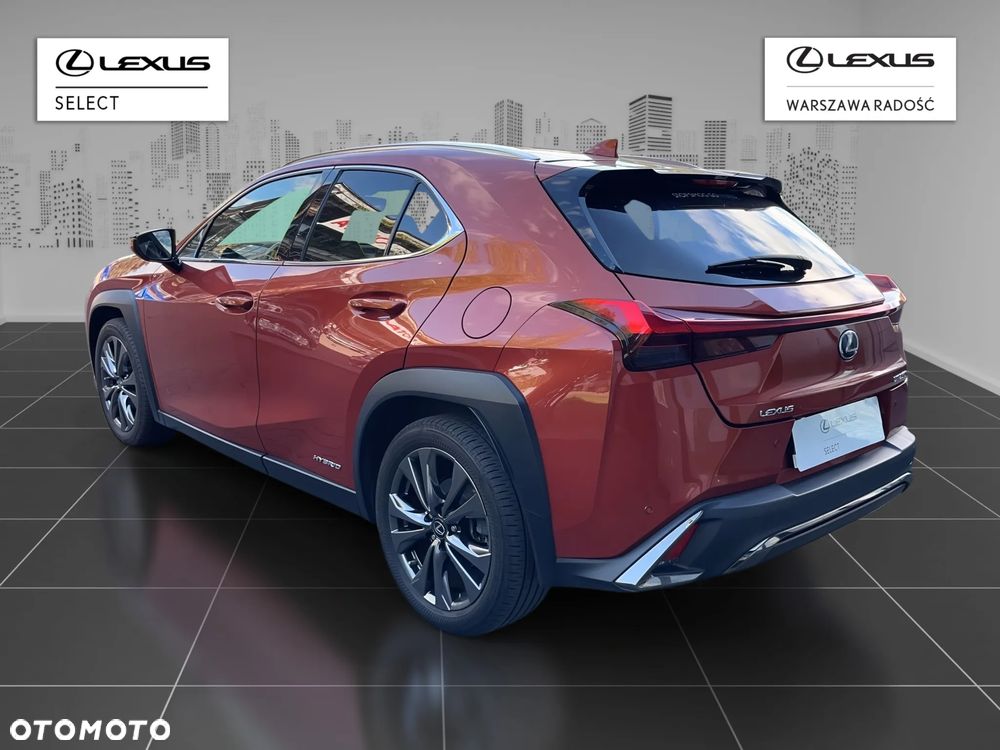 Lexus UX - 4