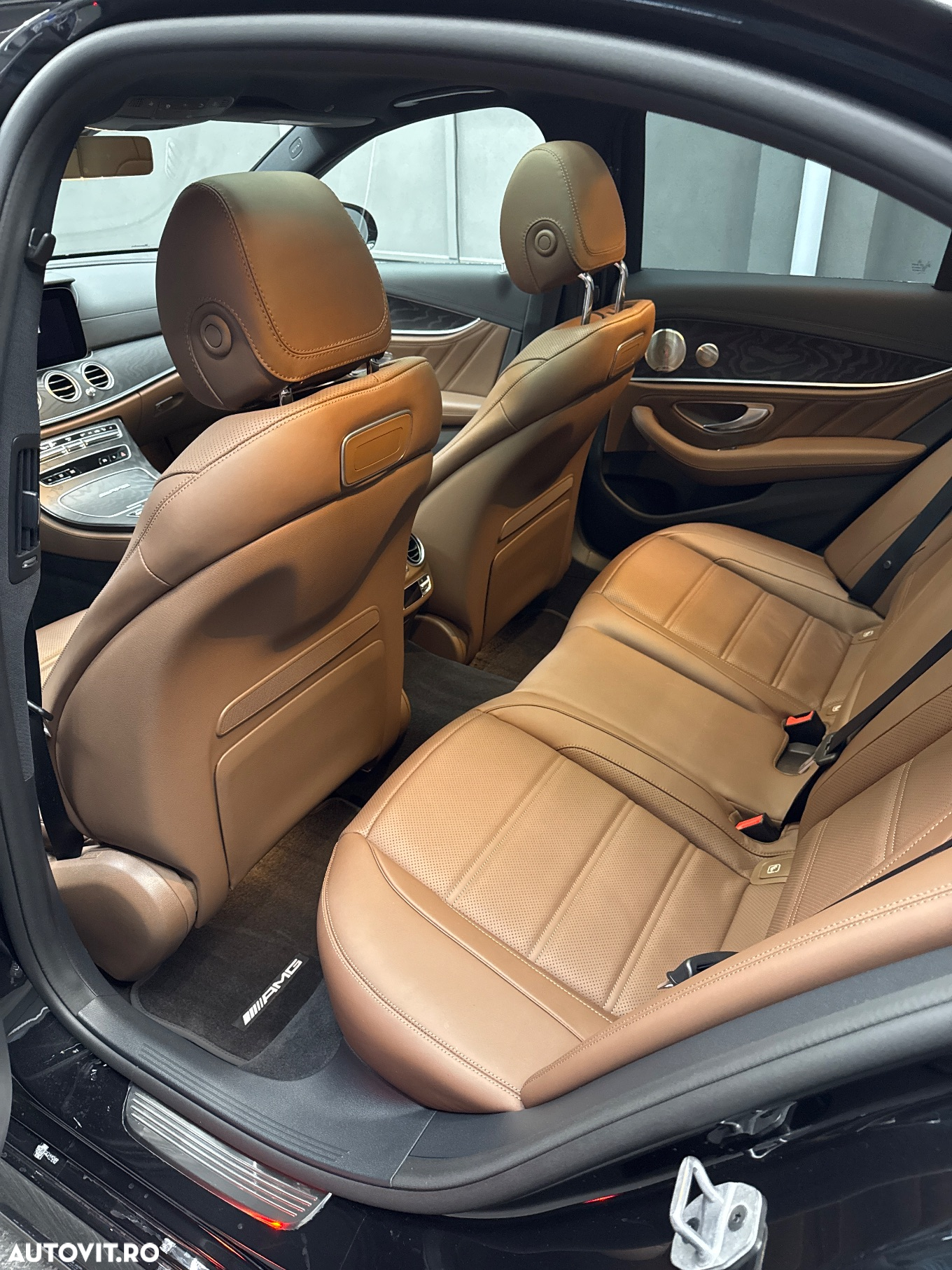 Mercedes-Benz E AMG 63 S 4MATIC - 14