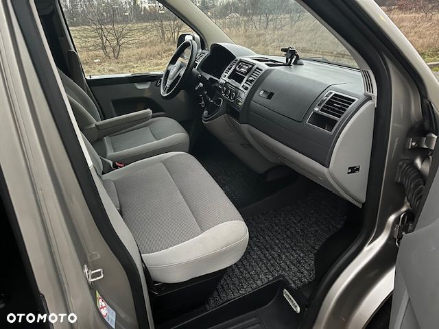 Volkswagen Caravelle - 11