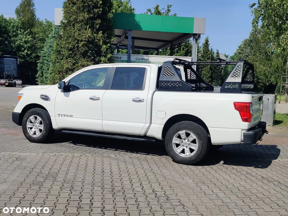 Nissan Titan - 2