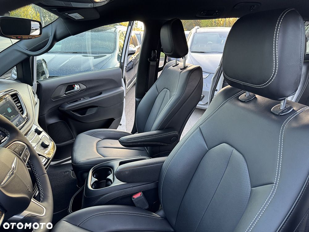 Chrysler Pacifica - 27