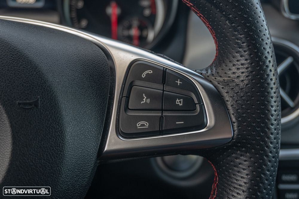 Mercedes-Benz GLA 180 AMG Line - 19