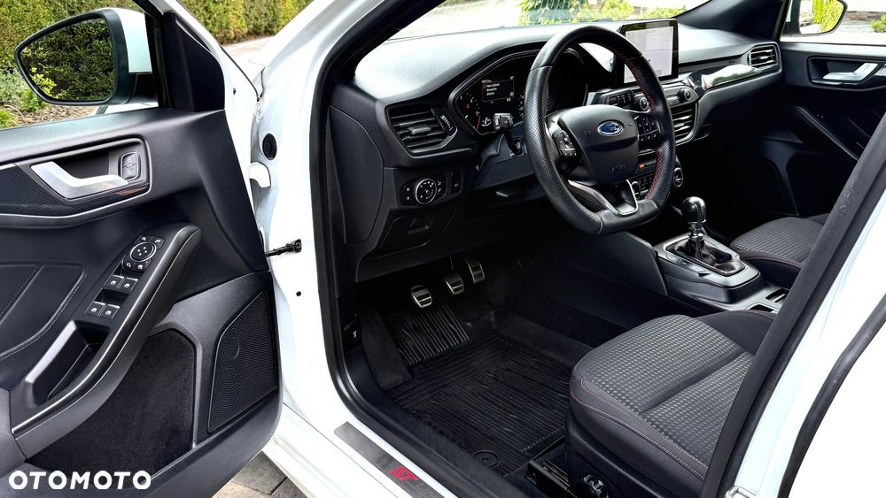 Ford Focus 1.5 EcoBlue Start-Stopp-System ST-LINE DESIGN - 17