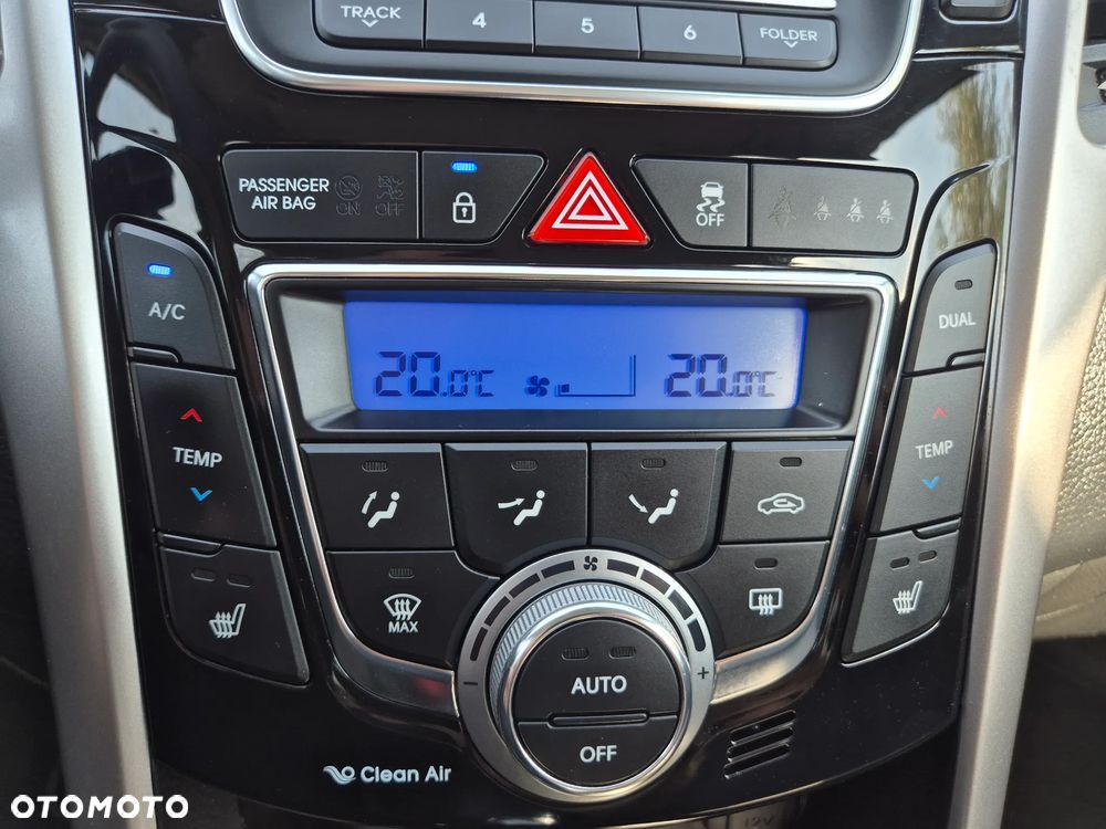 Hyundai i30 blue Kombi 1.6 CRDi Trend - 14