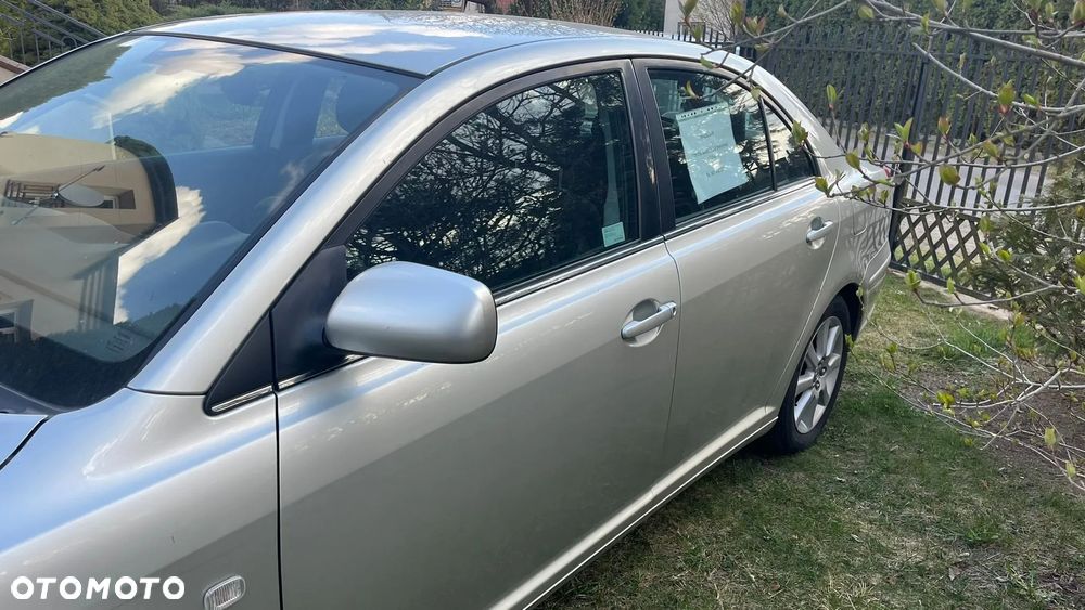 Toyota Avensis 1.8 VVT-i Luna - 2