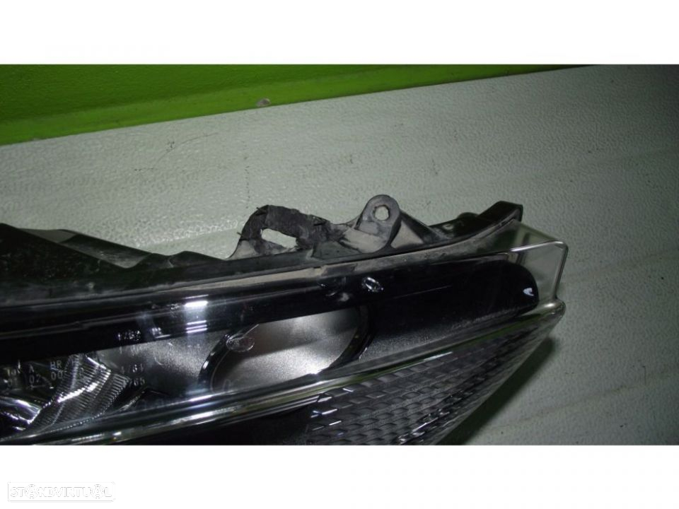 Farol Direito Ford Fiesta - 2008 / 2013 - 3