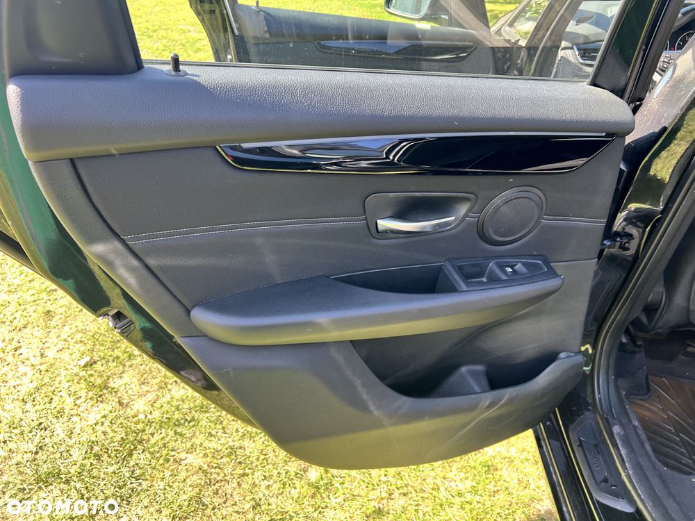 BMW Seria 2 218d - 15