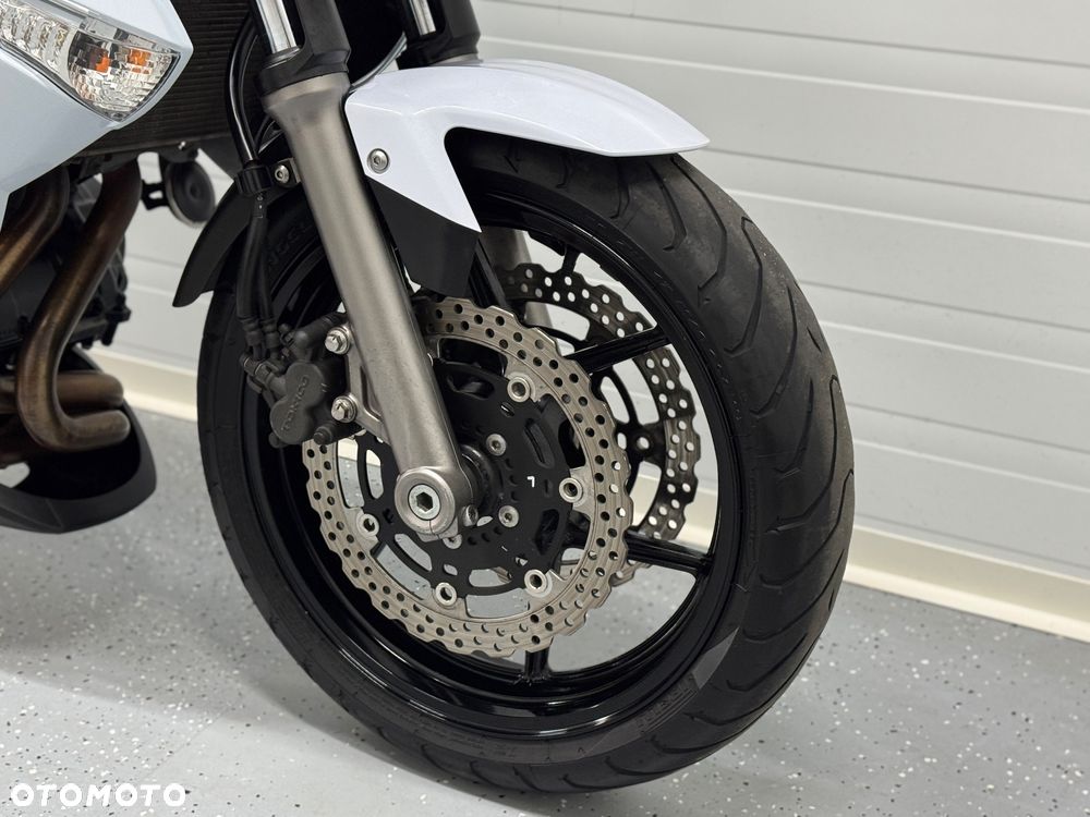 Kawasaki ER - 8