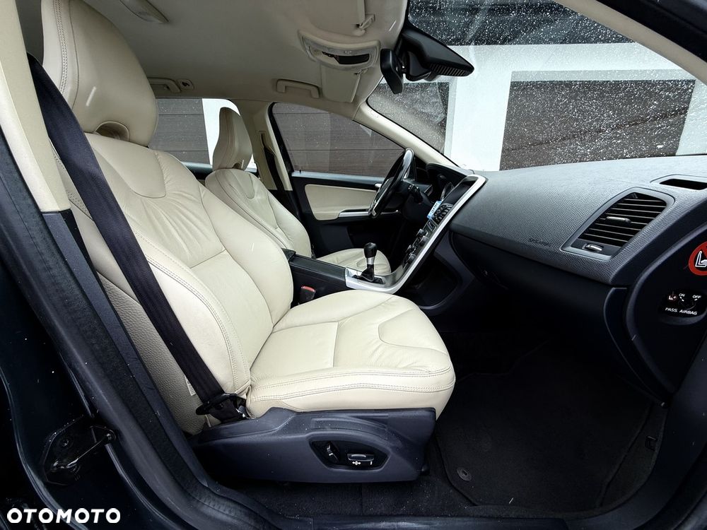 Volvo XC 60 DRIVe Momentum - 24