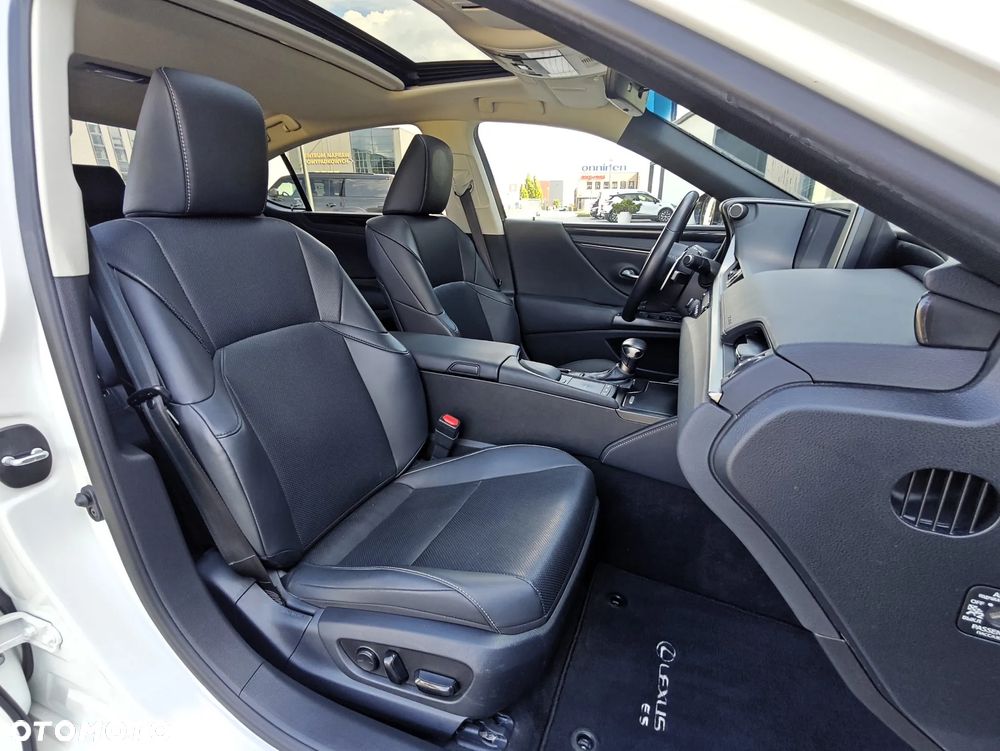 Lexus ES 300h Business Edition - 14