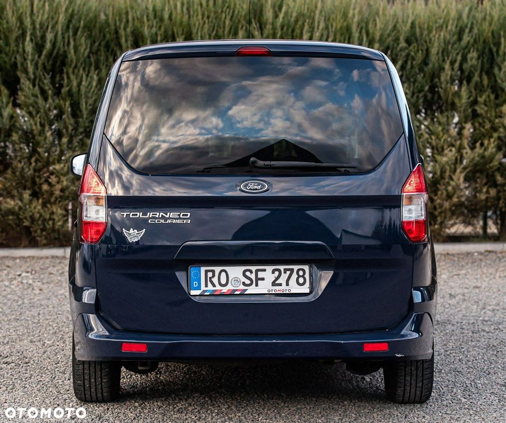 Ford Tourneo Courier - 11