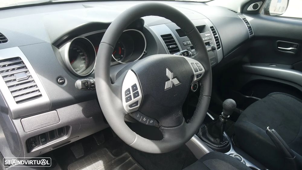 Mitsubishi Outlander 2.0 DI-D Intense 4WD - 13