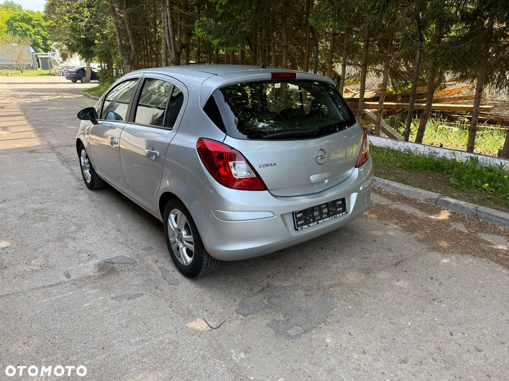 Opel Corsa 1.2 16V Cosmo - 5