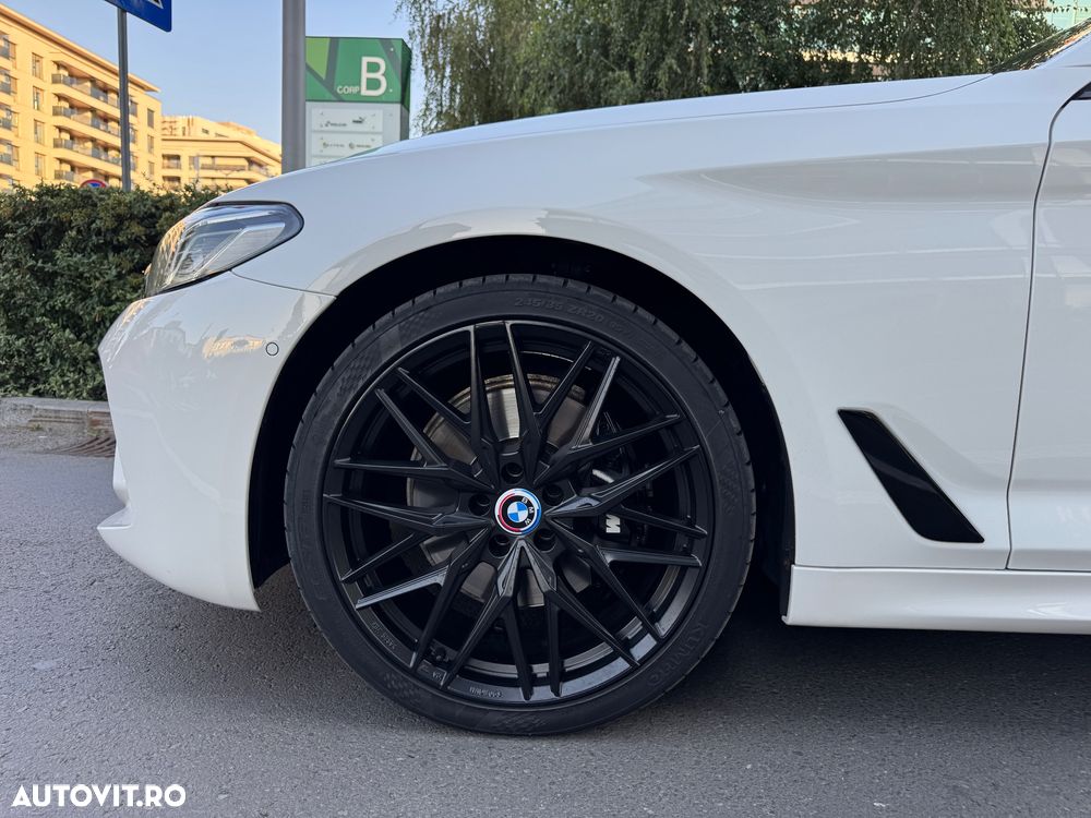 BMW Seria 5 530d xDrive AT MHEV - 22