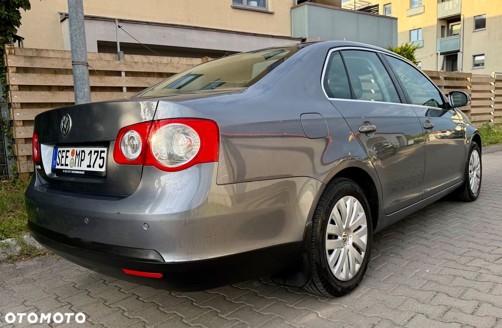 Volkswagen Jetta 1.6 Comfortline - 4