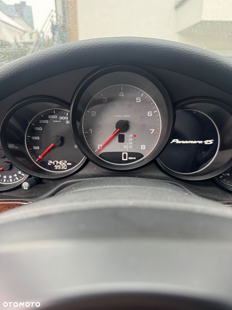 Porsche Panamera 4S PDK - 16