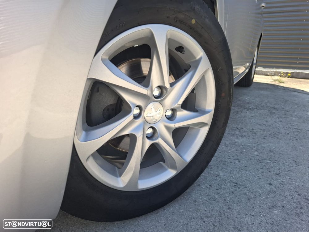 Peugeot 208 1.2 PureTech Active - 42