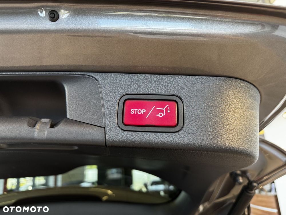 Mercedes-Benz GLB - 16