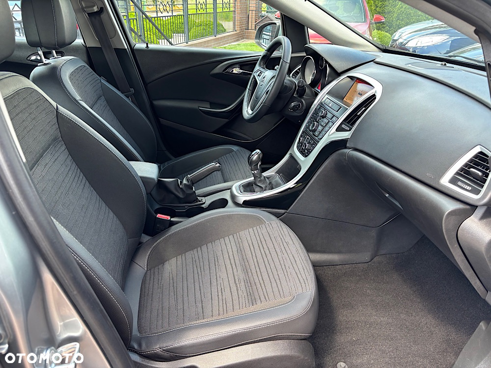Opel Astra IV 1.4 T Cosmo - 36