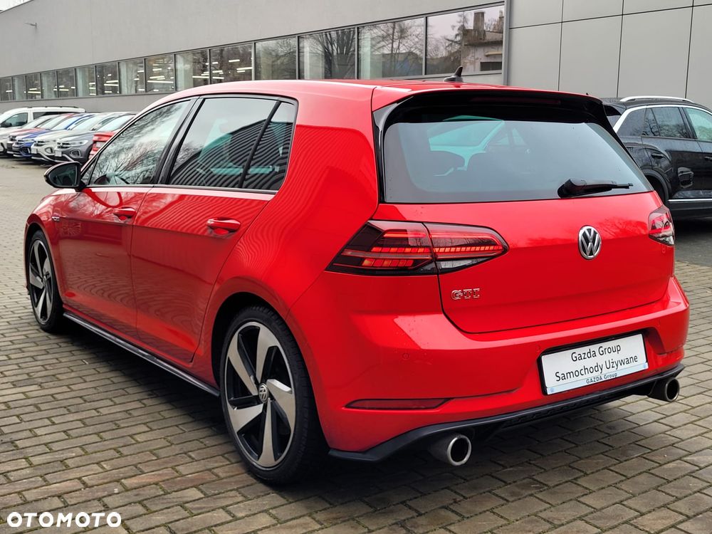 Volkswagen Golf - 8