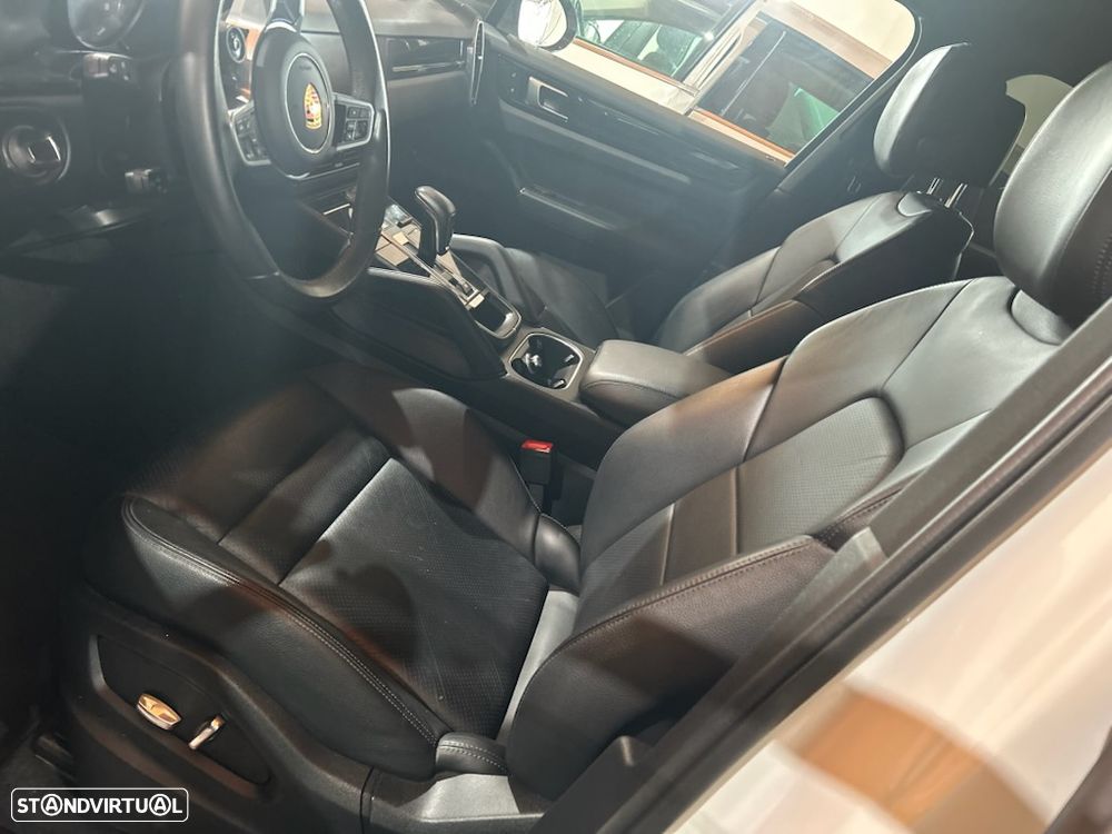 Porsche Cayenne - 14