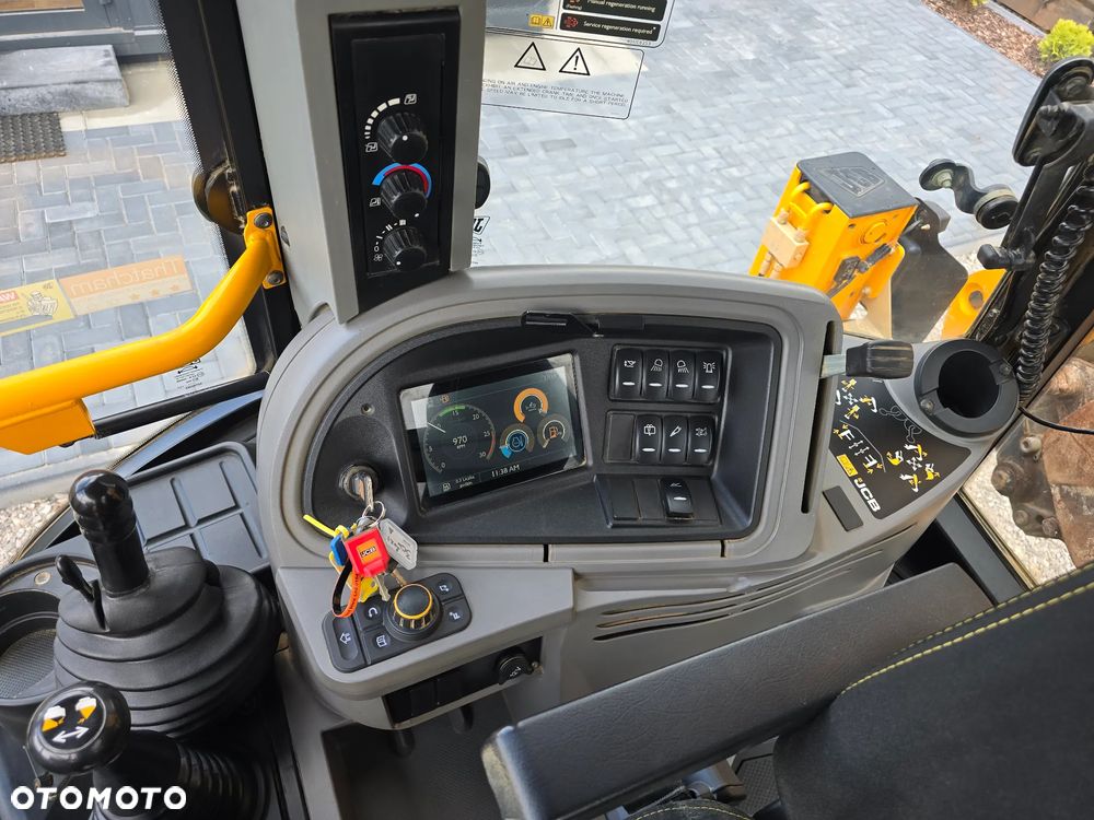 JCB - 4