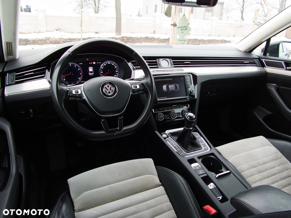 Volkswagen Passat 1.8 TSI BMT Highline - 22