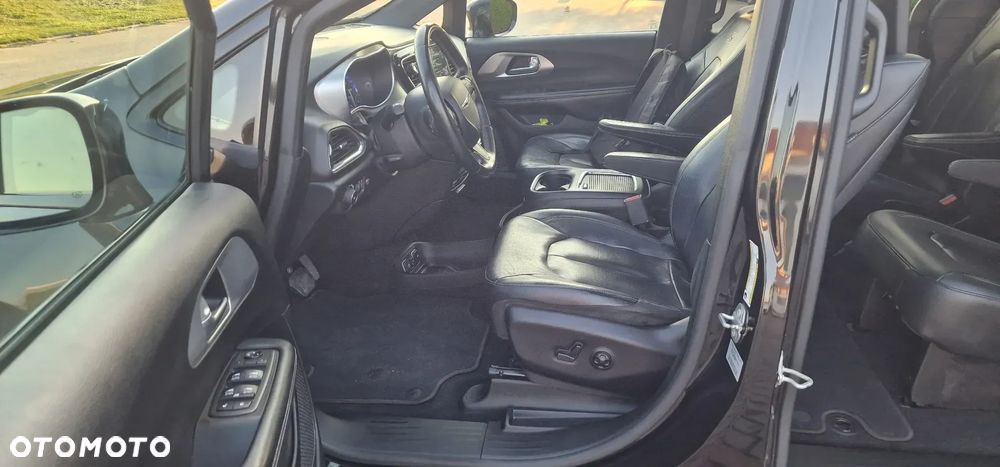 Chrysler Pacifica - 15