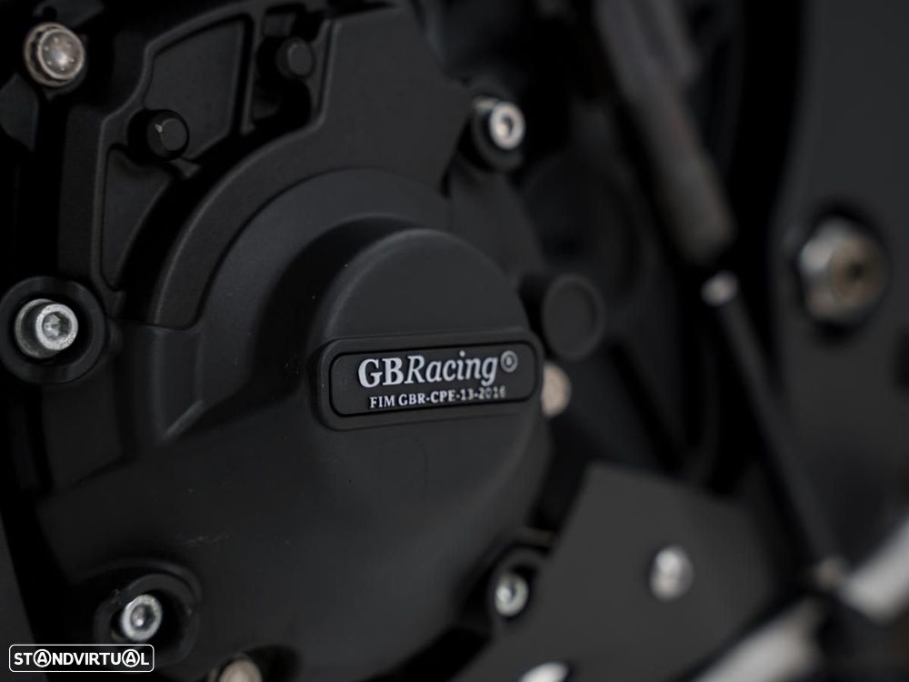 Yamaha R 1 - 17