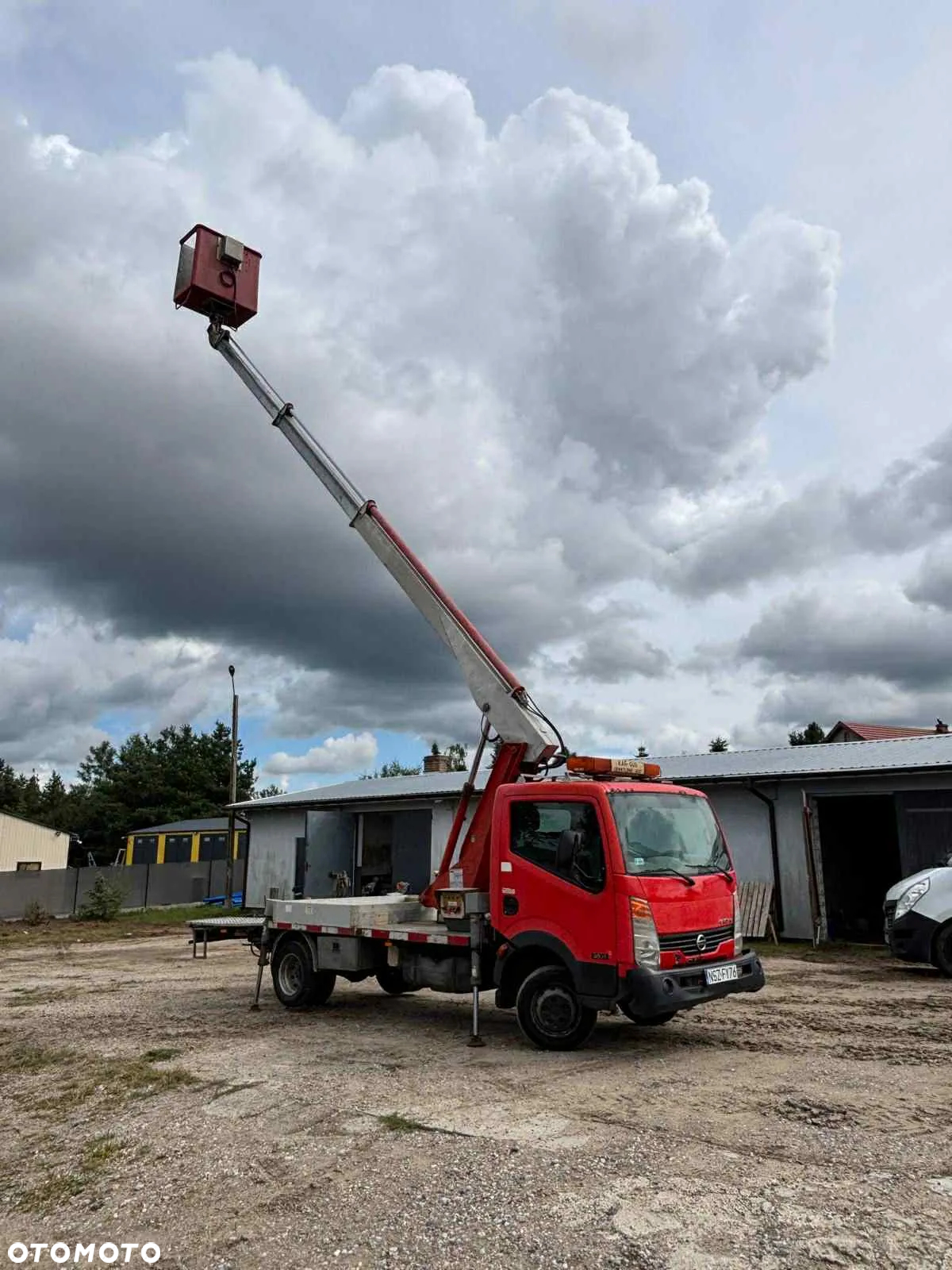 Nissan CABSTAR - 4